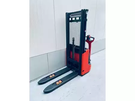 Apilador eléctrico 2016  Linde L12 (9)