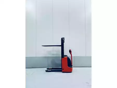 Apilador eléctrico 2016  Linde L12 (2)