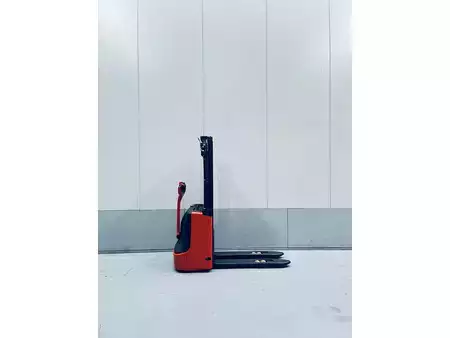 Apilador eléctrico 2016  Linde L12 (6)