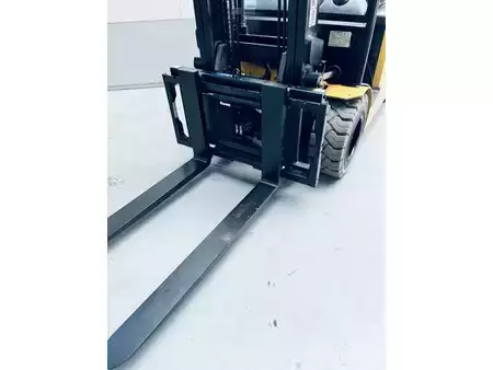Eléctrico - 4 rodas 2018  CAT Lift Trucks EP35N (4)