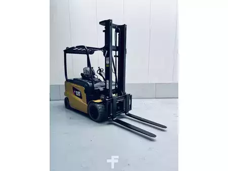 Eléctrico - 4 rodas 2018  CAT Lift Trucks EP35N (6)