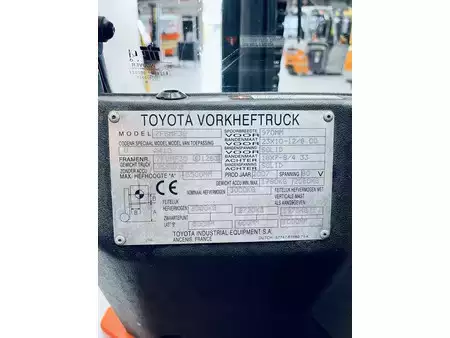 Elektryczne 4-kołowe 2007  Toyota 7FBMF30 (14)