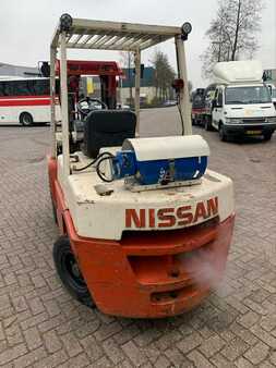 Chariot élévateur gaz - Nissan BF03 (2)