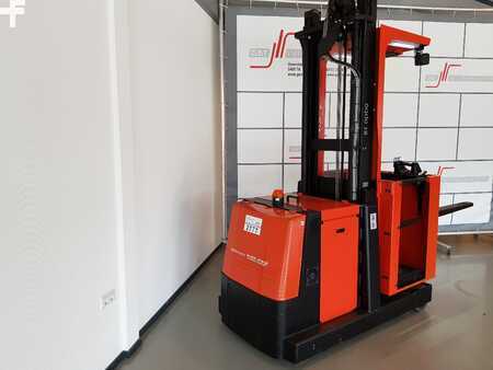 Vertical order pickers 2001  BT OME 100M (2)