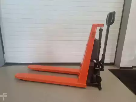 Höglyftande / Saxlift 2016  BT HHL 100 (1)