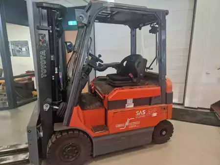 Elektro čtyřkolový VZV 2008  Toyota 7FBMF20 (1)