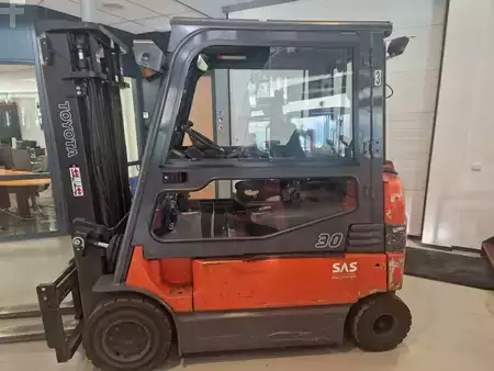 Elektro čtyřkolový VZV 2012  Toyota 7FBMF30 (1)