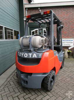 Propane Forklifts 2016  Toyota 02-8FGF25 (3) 