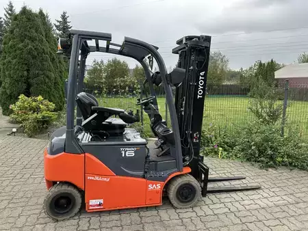 Eléctrica de 4 ruedas 2016  Toyota 8FBMK16T (10)