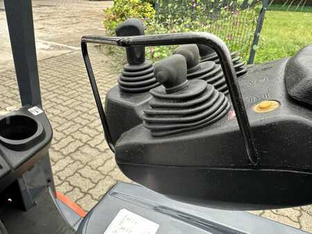 Elektro čtyřkolový VZV 2016  Toyota 8FBMK16T (3)