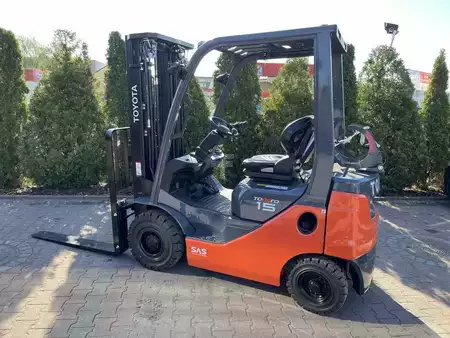 Gas truck 2024  Toyota 02-8FGF15 (2)