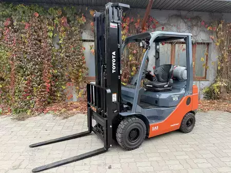 LPG Forklifts 2016  Toyota 06-8FGF18F HST (HYDROSTATIC) (1)