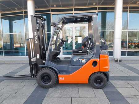 Propane Forklifts 2023  Toyota 02-8FGF18 (1) 