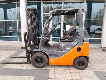 Propane Forklifts 2023  Toyota 02-8FGF15 (1) 