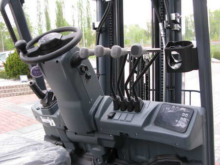 Eléctrico - 4 rodas 2025  Heli CPD18-GB2-LI-M (5)