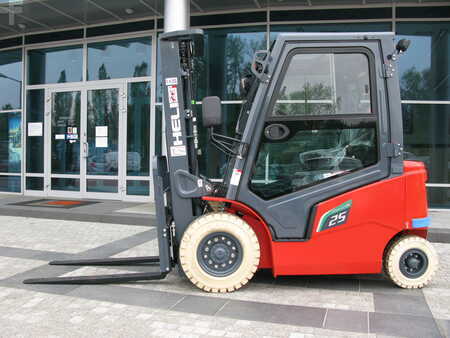 4-wiel elektrische heftrucks 2025 Heli CPD25-GB2-LI-M (1)