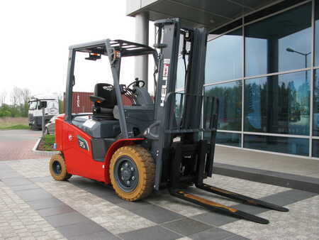 Eléctrico - 4 rodas 2025  Heli CPD35-GB2-LI-M (2)