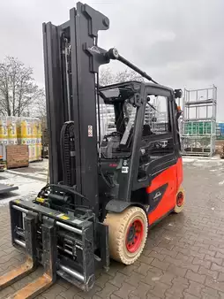 Elektryczne 4-kołowe 2023  Linde E35H-01/600 (1)
