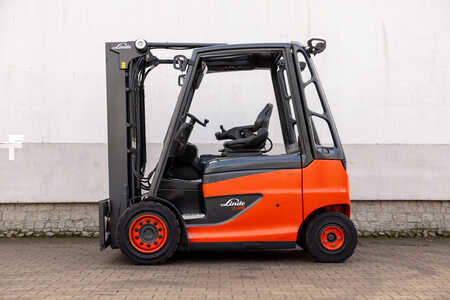 Elektromos 4 kerekű 2018  Linde E35H-01/600 (2)