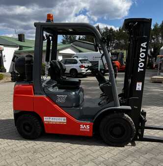 Propane Forklifts 2014  Toyota 02-8FGF25 (6)