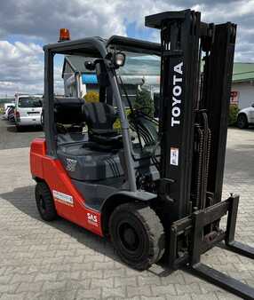 Propane Forklifts 2014  Toyota 02-8FGF25 (7)