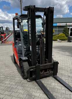 Propane Forklifts 2014  Toyota 02-8FGF25 (8)