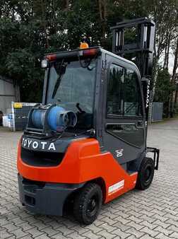 Propane Forklifts 2011  Toyota 02-8FGF25 (5)