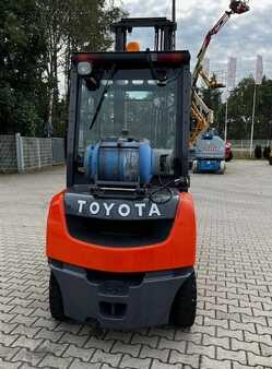 Propane Forklifts 2011  Toyota 02-8FGF25 (6)