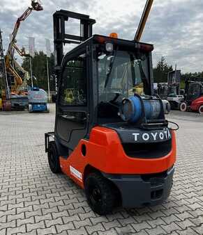 Propane Forklifts 2011  Toyota 02-8FGF25 (7)