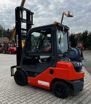 Propane Forklifts 2011  Toyota 02-8FGF25 (2)