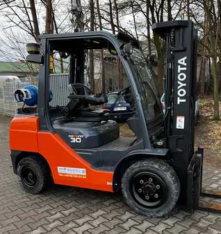 Propane Forklifts 2014  Toyota 02-8FGF30 (1)