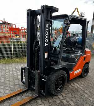 Propane Forklifts 2014  Toyota 02-8FGF30 (3)