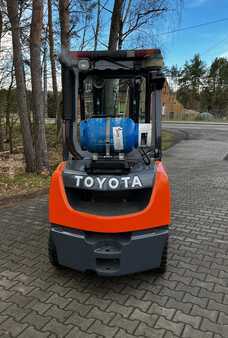 Propane Forklifts 2014  Toyota 02-8FGF30 (6)