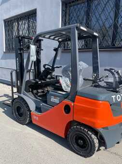 Propane Forklifts 2023  Toyota 02-8FGF25 (2) 