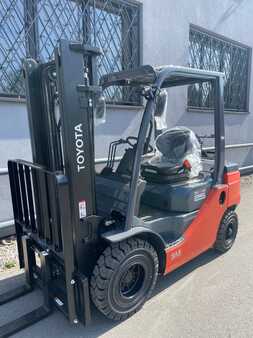 LPG Forklifts 2023  Toyota 02-8FGF25 (3) 