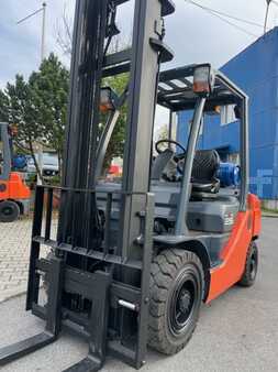 LPG Forklifts 2017  Toyota 02-8FGF25 (2) 