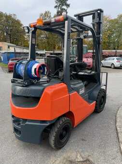 Propane Forklifts 2017  Toyota 02-8FGF25 (3) 