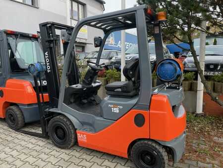 Propane Forklifts 2016  Toyota 02-8FGF15 (1) 