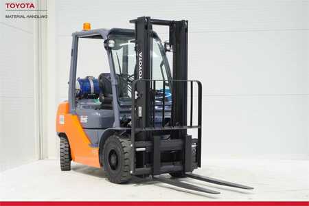 LPG Forklifts 2018  Toyota 02-8FGF25 (2) 