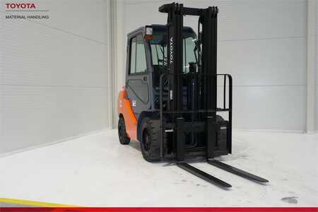 Propane Forklifts 2017  Toyota 02-8FGF30 (2)
