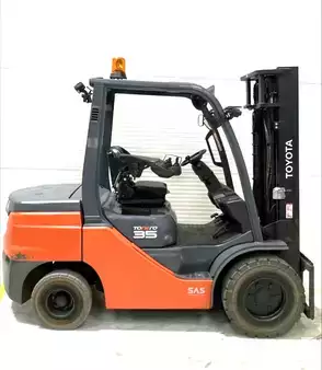 Dieselový VZV 2020  Toyota 52-8FDJF35 (1)
