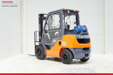 Propane Forklifts 2018  Toyota 02-8FGF30 (1)