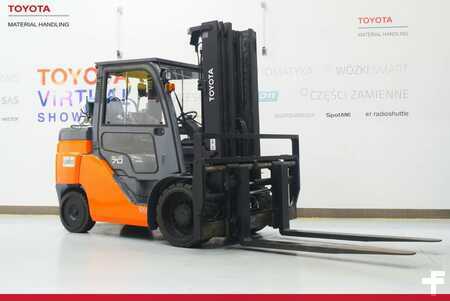 Carrello elevatore a gas 2016  Toyota 8FGC70U (2)