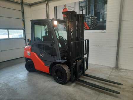 Propane Forklifts 2017  Toyota 02-8FGF30 (5)