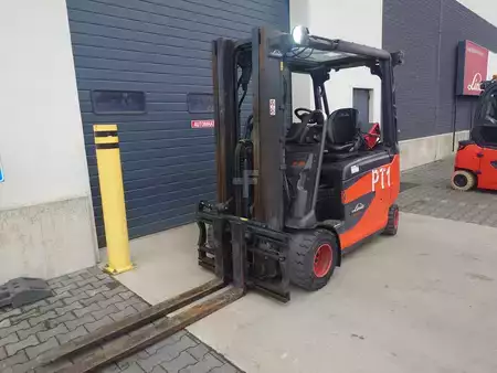 Carrelli elettrici 4 ruote 2019  Linde E35RHL/387 New Battery (1)