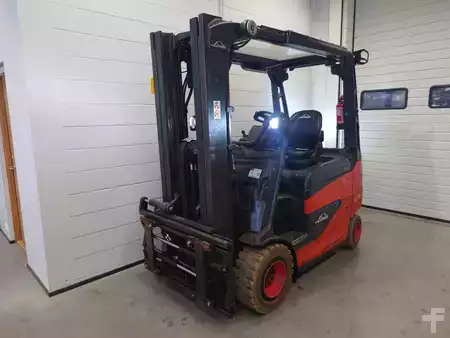 Carrelli elettrici 4 ruote 2019  Linde E30/600RH/387 Li-ION (1)