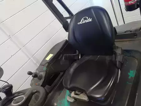 Carrelli elettrici 4 ruote 2019  Linde E30/600RH/387 Li-ION (9)