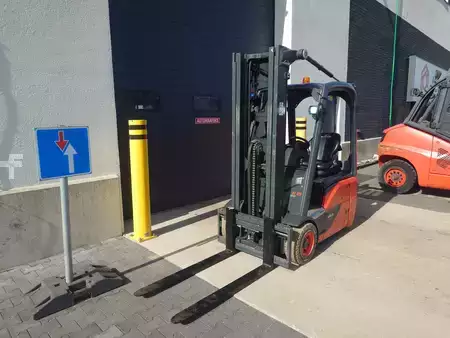 Carrelli elettrici 3 ruote 2023  Linde E15/386-02 (1)