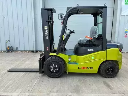 Elektro čtyřkolový VZV 2025  Clark L30XE (2)