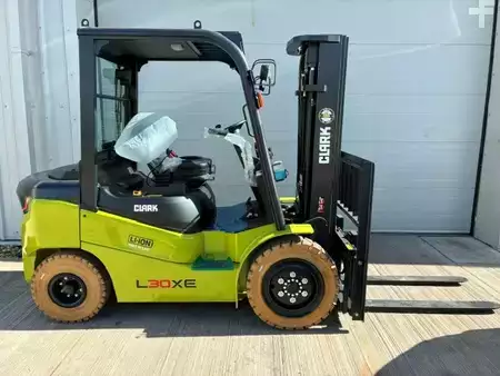 Elektro čtyřkolový VZV 2026  Clark L30X (1)